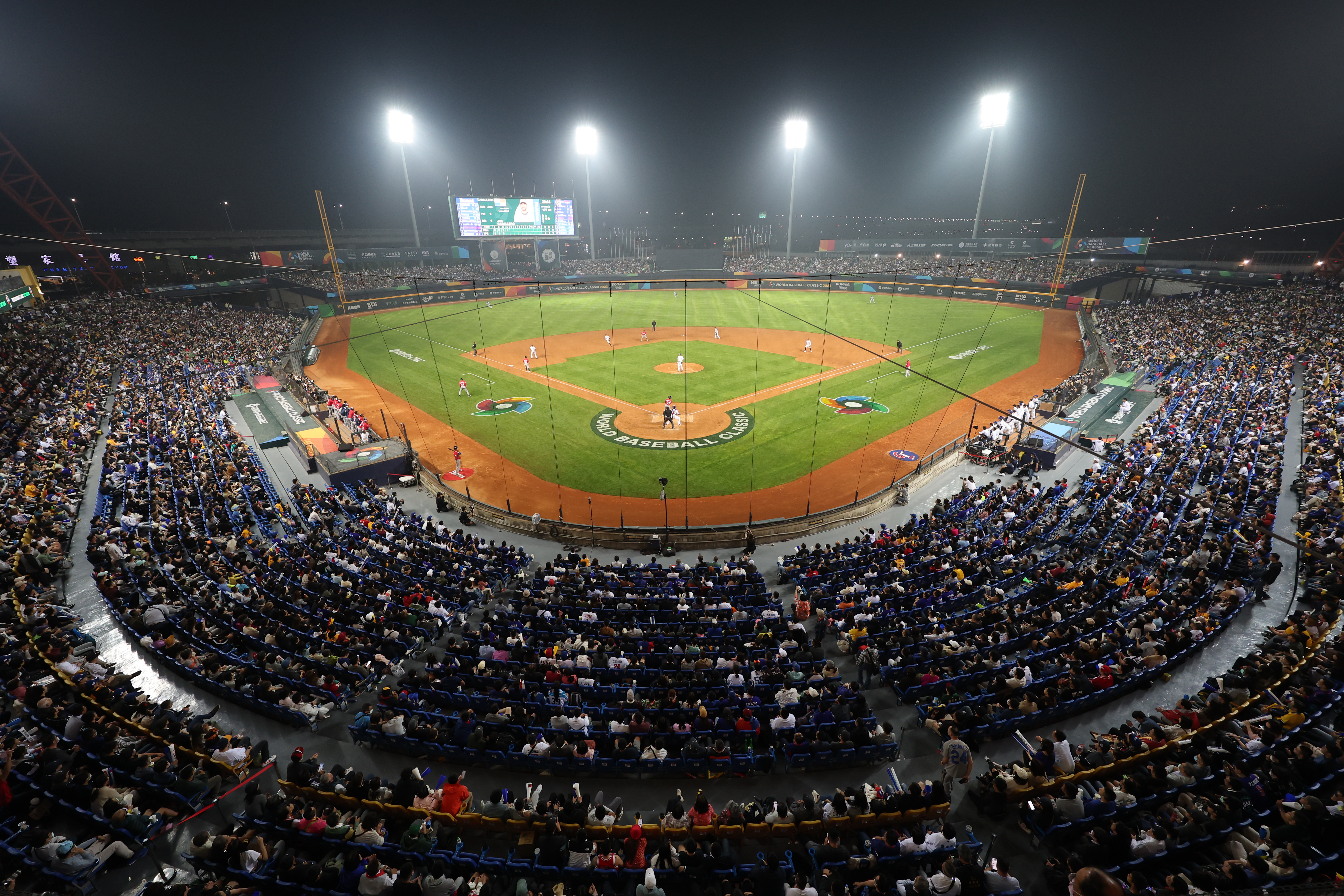 (圖)2023 World Baseball Classic opening game Chinese Taipei vs. Panama attracted a large number of fans who loudly cheered on the home team.